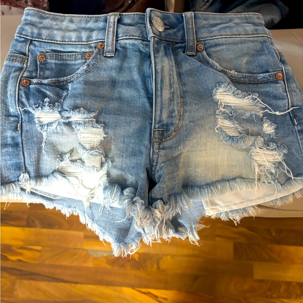 Adorable American Eagle Jean shorts.